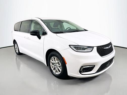 2024 Chrysler Pacifica Touring-L