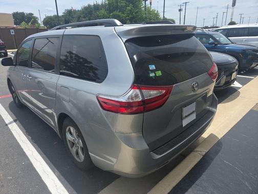 Silver Sky Metallic 2017 Toyota Sienna LE