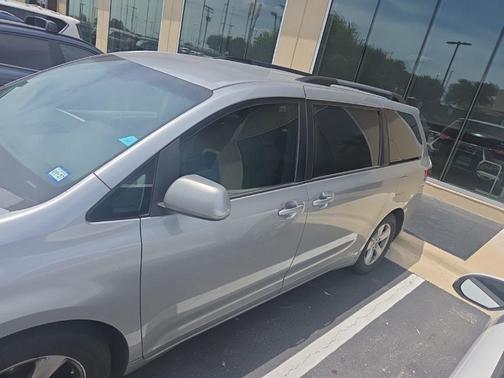 Silver Sky Metallic 2017 Toyota Sienna LE