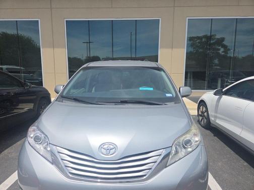 Silver Sky Metallic 2017 Toyota Sienna LE