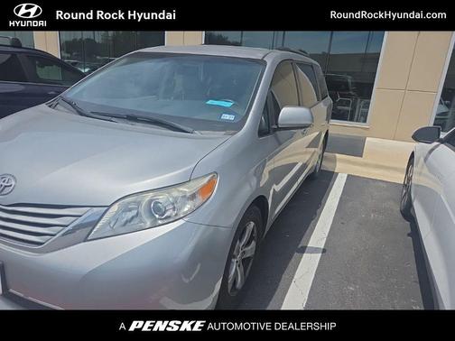 Silver Sky Metallic 2017 Toyota Sienna LE