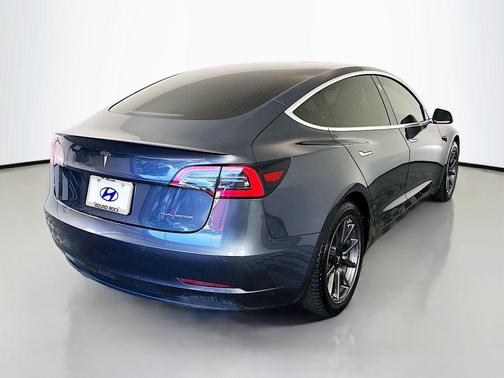 Silver 2019 Tesla Model 3 Long Range