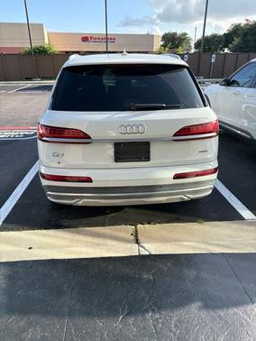 Glacier White Metallic 2022 Audi Q7 55 Premium Plus