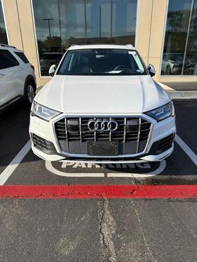 Glacier White Metallic 2022 Audi Q7 55 Premium Plus