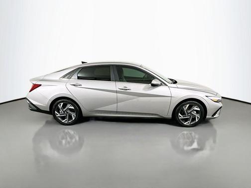 Metal 2025 Hyundai ELANTRA HEV Limited