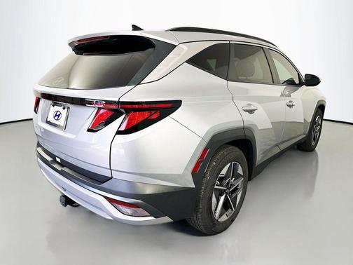 Shimmering Silver 2026 Hyundai TUCSON SEL