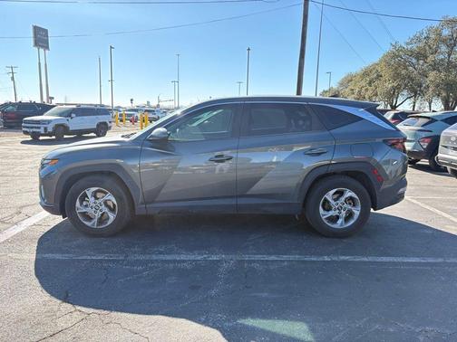 2022 Hyundai TUCSON SE