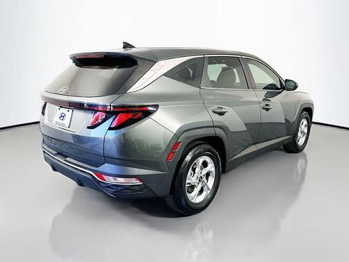 2022 Hyundai TUCSON SE