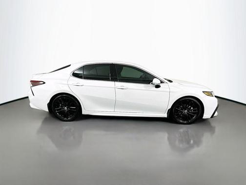 2022 Toyota Camry Hybrid XSE