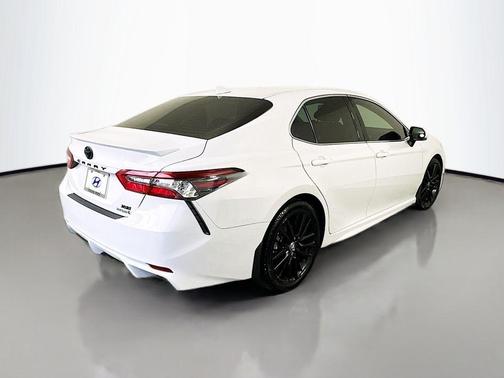 2022 Toyota Camry Hybrid XSE