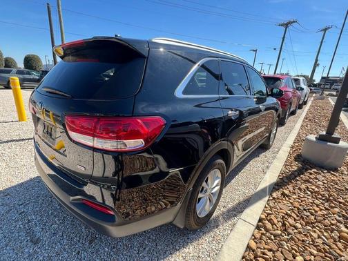 2018 Kia Sorento LX