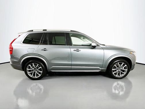 Gray Metallic 2017 Volvo XC90 T5 Momentum