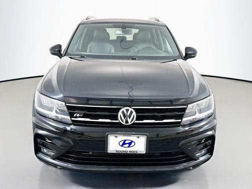 Deep Black Pearl Effect 2021 Volkswagen Tiguan 2.0T SE R-Line Black