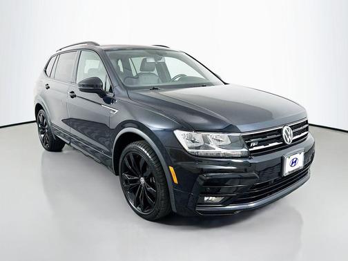 Deep Black Pearl Effect 2021 Volkswagen Tiguan 2.0T SE R-Line Black