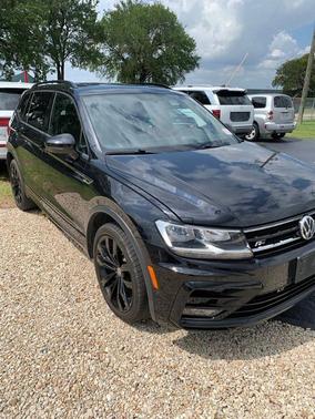 Deep Black Pearl Effect 2021 Volkswagen Tiguan 2.0T SE R-Line Black