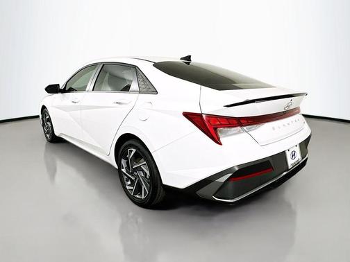 2025 Hyundai ELANTRA HEV SEL