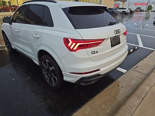 Glacier White Metallic 2025 Audi Q3 45 S line Premium