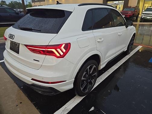 Glacier White Metallic 2025 Audi Q3 45 S line Premium
