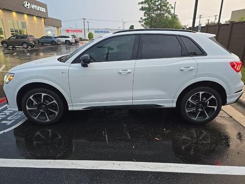 Glacier White Metallic 2025 Audi Q3 45 S line Premium