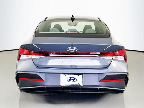 Gray 2026 Hyundai ELANTRA SE