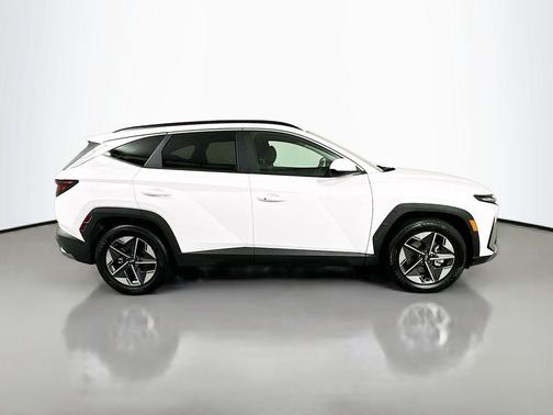 White Pearl 2026 Hyundai TUCSON SEL