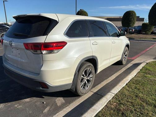 2017 Toyota Highlander LE