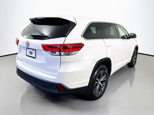 2017 Toyota Highlander LE