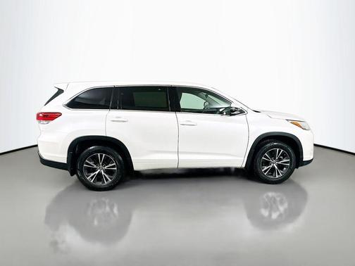 2017 Toyota Highlander LE