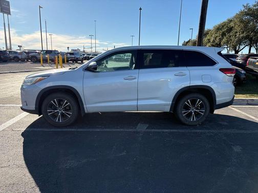 2017 Toyota Highlander LE