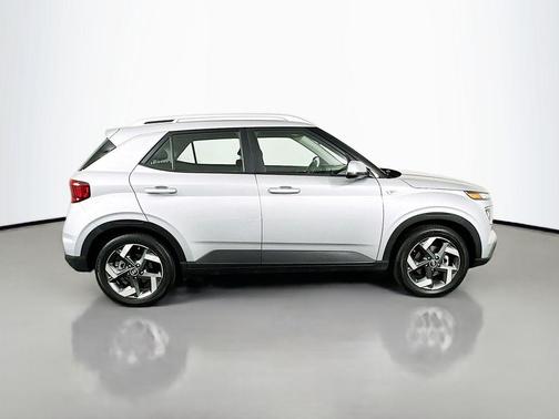 2022 Hyundai VENUE SEL