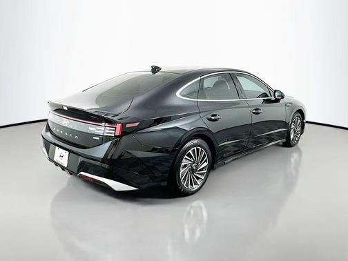 2024 Hyundai SONATA Hybrid SEL