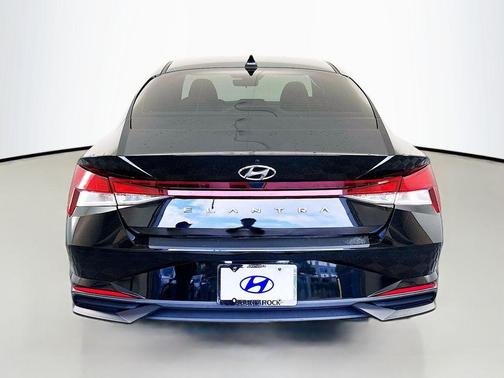 2023 Hyundai ELANTRA SE