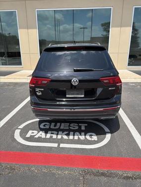 Deep Black Pearl Effect 2020 Volkswagen Tiguan 2.0T SEL
