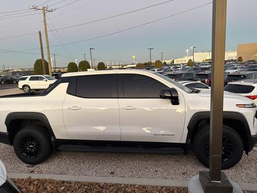 2025 Chevrolet Silverado EV LT