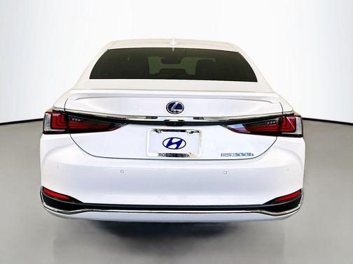 2022 Lexus ES 300h Ultra Luxury