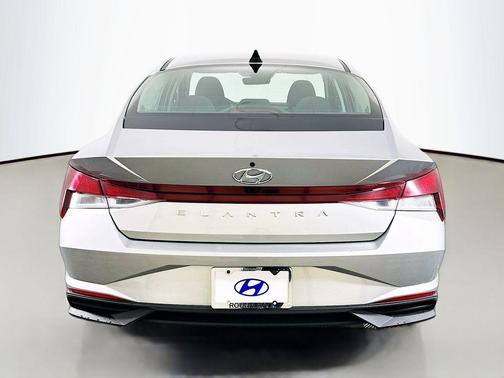 Shimmering Silver 2022 Hyundai ELANTRA SEL