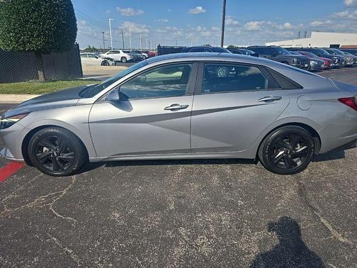 Shimmering Silver 2022 Hyundai ELANTRA SEL