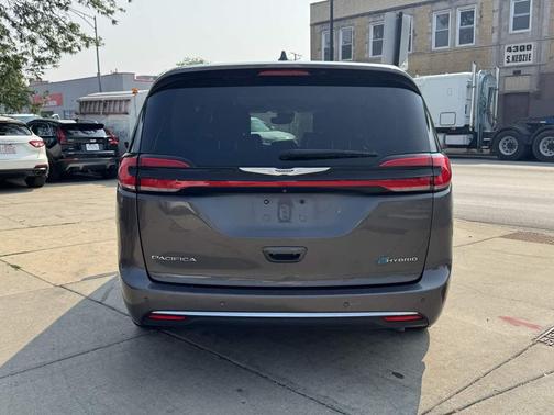 2022 Chrysler Pacifica Hybrid Touring L