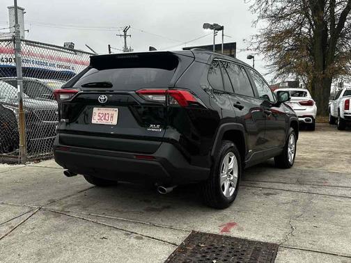 2021 Toyota RAV4 Hybrid XLE