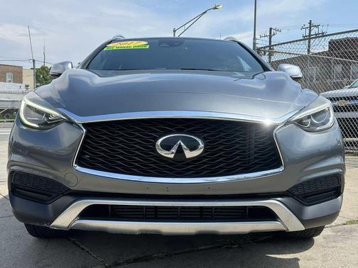 2017 INFINITI QX30 Premium