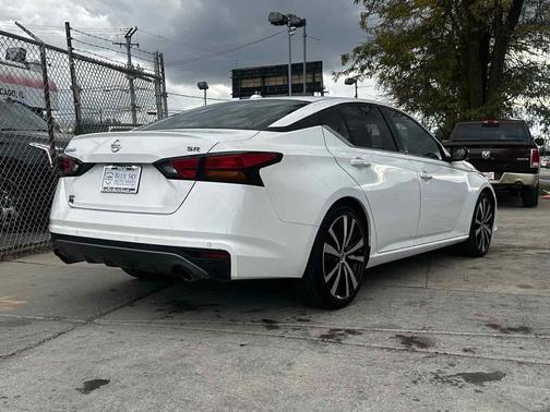 2022 Nissan Altima SR FWD