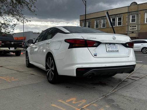 2022 Nissan Altima SR FWD