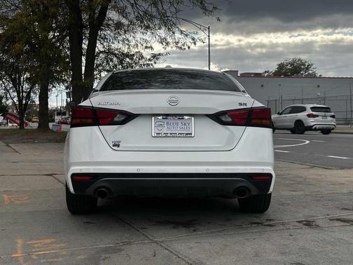 2022 Nissan Altima SR FWD