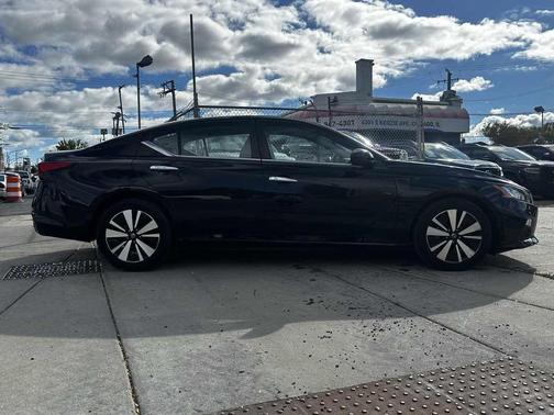 2021 Nissan Altima 2.5 SV