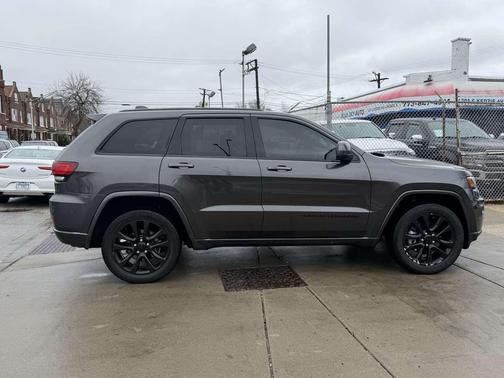 Granite Crystal Metallic Clearcoat 2021 Jeep Grand Cherokee Laredo