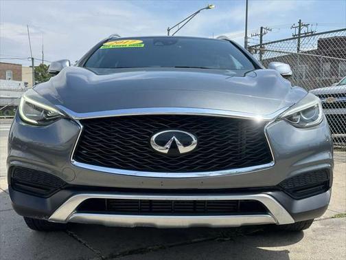 2017 INFINITI QX30 Premium