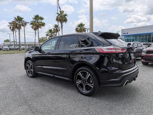 Black Metallic 2022 Ford Edge ST