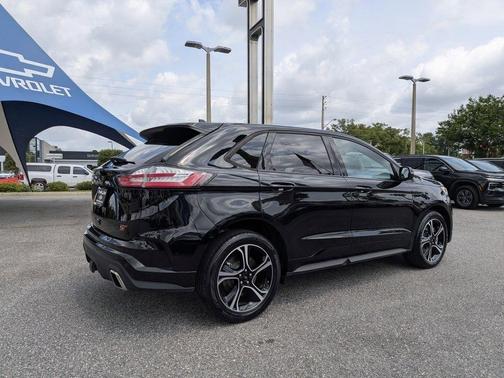 Black Metallic 2022 Ford Edge ST