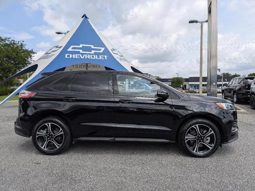 Black Metallic 2022 Ford Edge ST