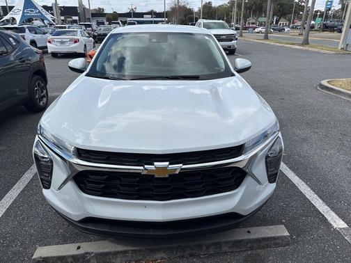 2025 Chevrolet Trax LS